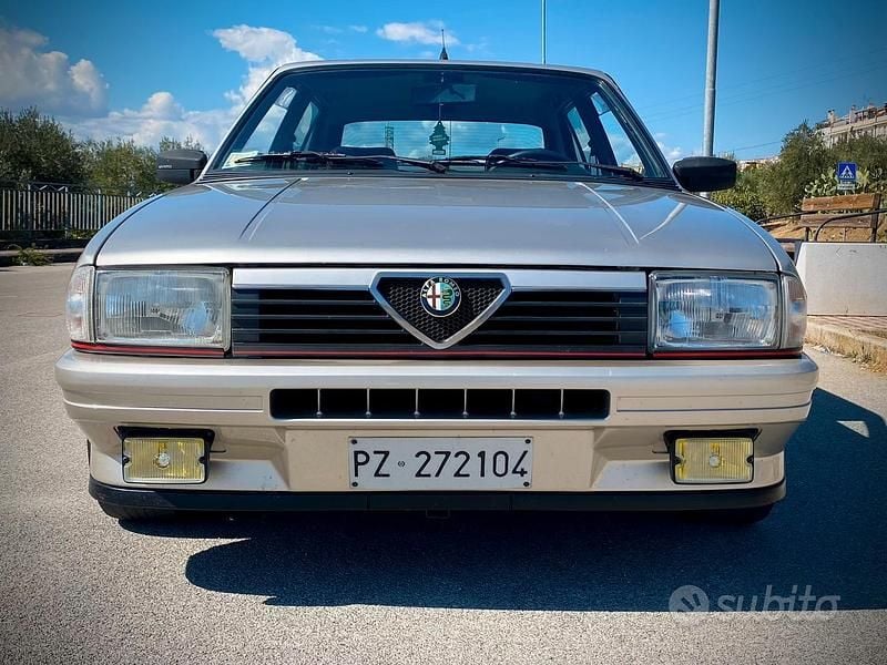 Usata Alfa Romeo 33 Quadrifoglio Verde 118 CV (86 kW) 1989 Argento Berlina