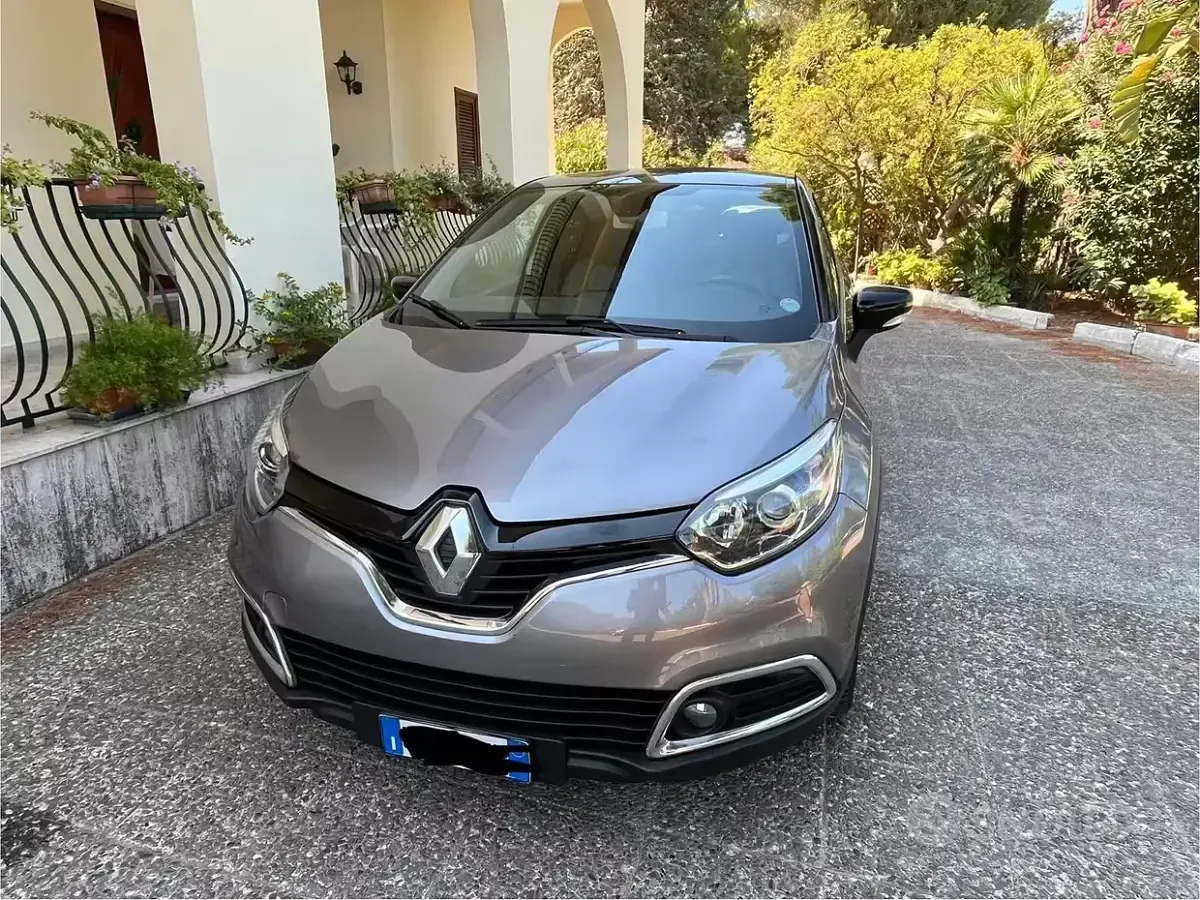 Usata Renault Captur 90 CV (66 kW) 2017 Grigio SUV