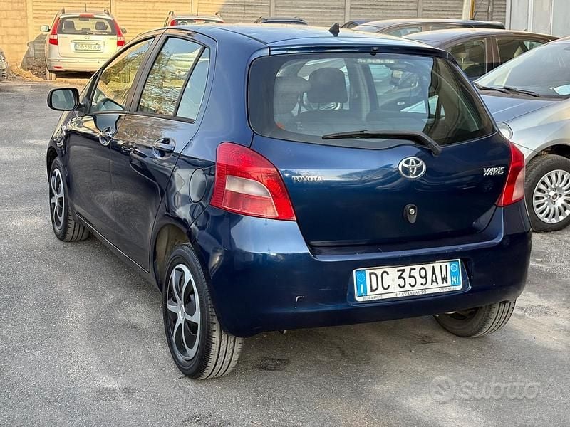 Usata Toyota Yaris Sol 69 CV (50 kW) 2007 Blu Utilitaria