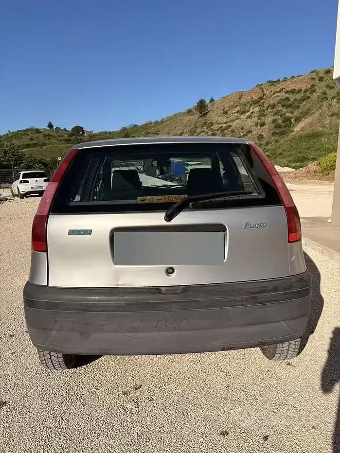 Usata Fiat Punto Star 60 CV (44 kW) 1999 Grigio Berlina