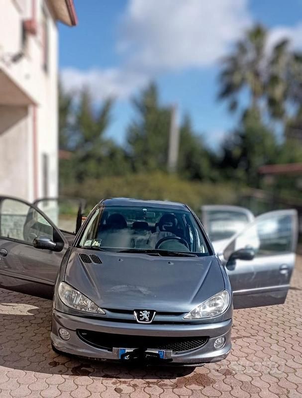 Usata Peugeot 206 88 CV (64 kW) 2006 Grigio Utilitaria
