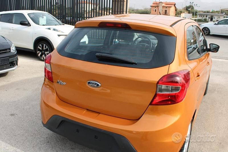 Begagnad Ford Ka Ultimate 85 HK (62 kW) 2016 Orange Sedan