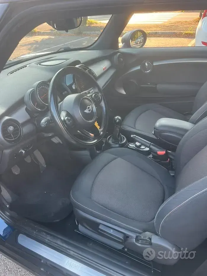 Usata Mini ONE 75 CV (55 kW) 2017 Bluazzurro Utilitaria