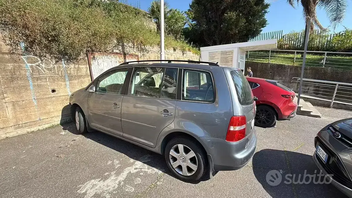 Usata VW Touran 105 CV (77 kW) 2009 Grigio Monovolume