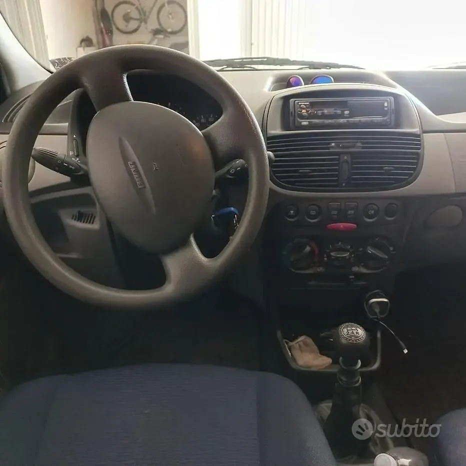 Usata Fiat Punto 80 CV (58 kW) 2002 Bianco Utilitaria