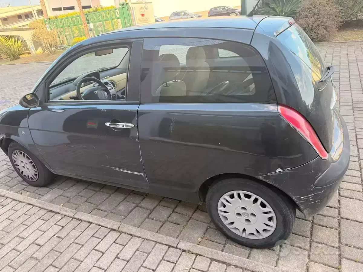 Usata Lancia Ypsilon 69 CV (50 kW) 2005 Nero Utilitaria