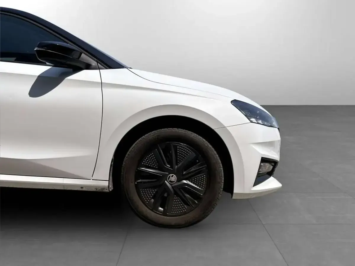 Usata Skoda Fabia 95 CV (69 kW) 2025 Bianco luna metallizzato nero Utilitaria