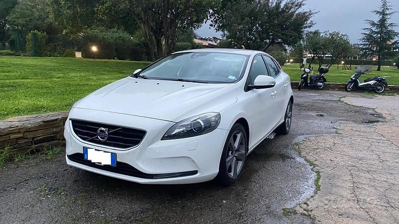 Usata Volvo V40 115 CV (84 kW) 2013 Bianco Berlina