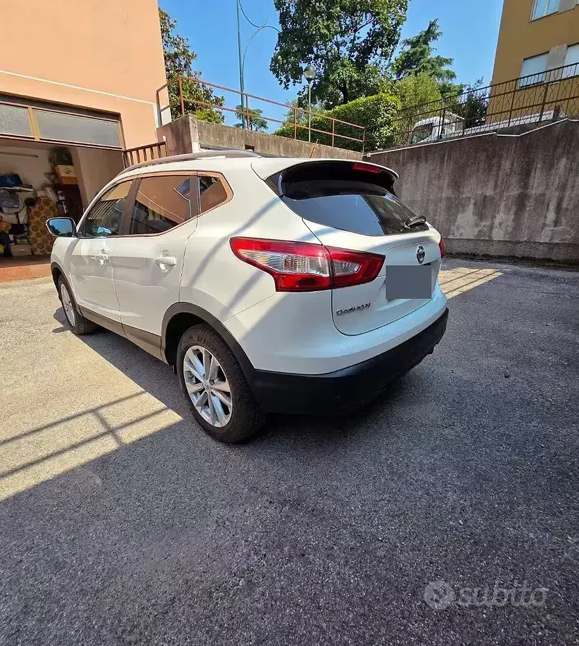 Usata Nissan Qashqai Acenta Premium 116 CV (85 kW) 2014 Giallo SUV