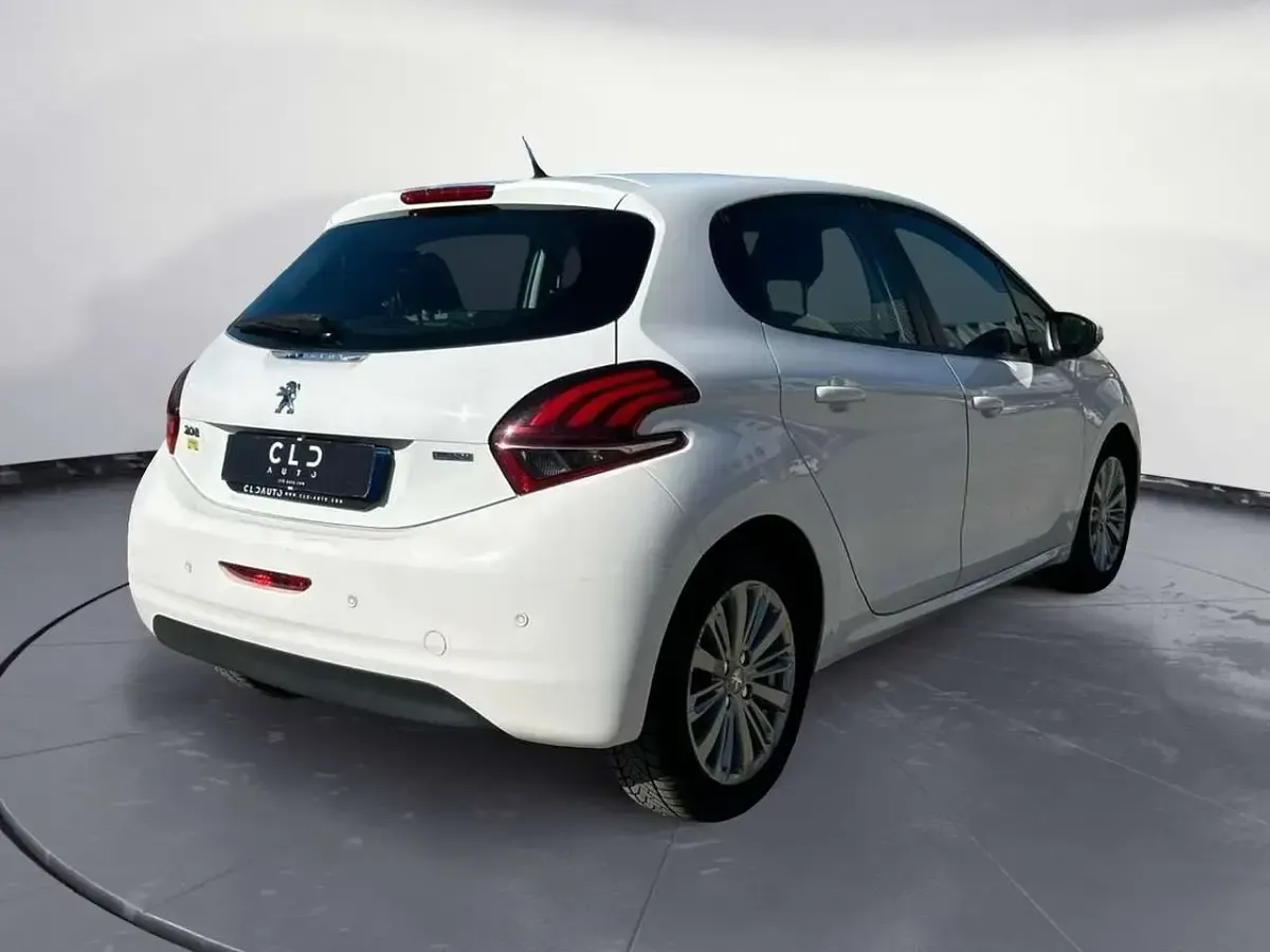 Usata Peugeot 208 Allure 75 CV (55 kW) 2016 Bianco Utilitaria