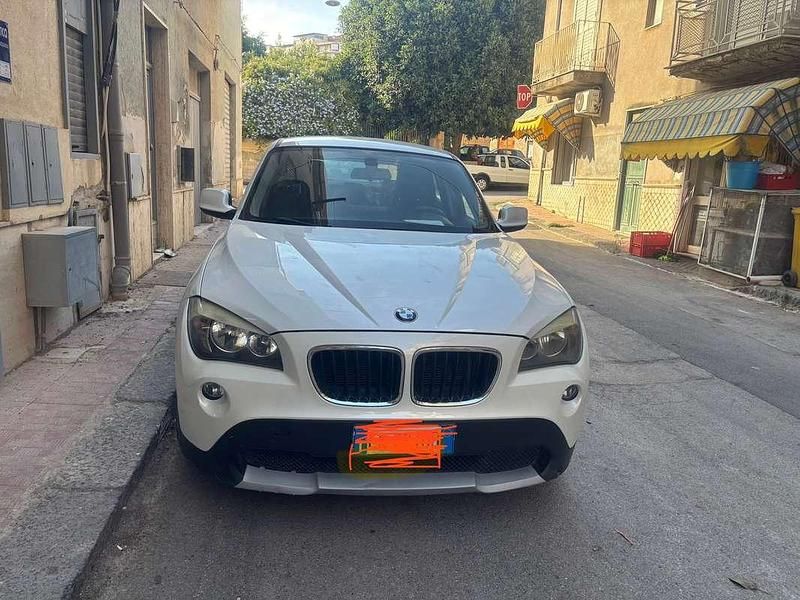 Bianco Usata 2011 BMW X1 SUV | 8000 € (Buon prezzo) - Immagine 1/4