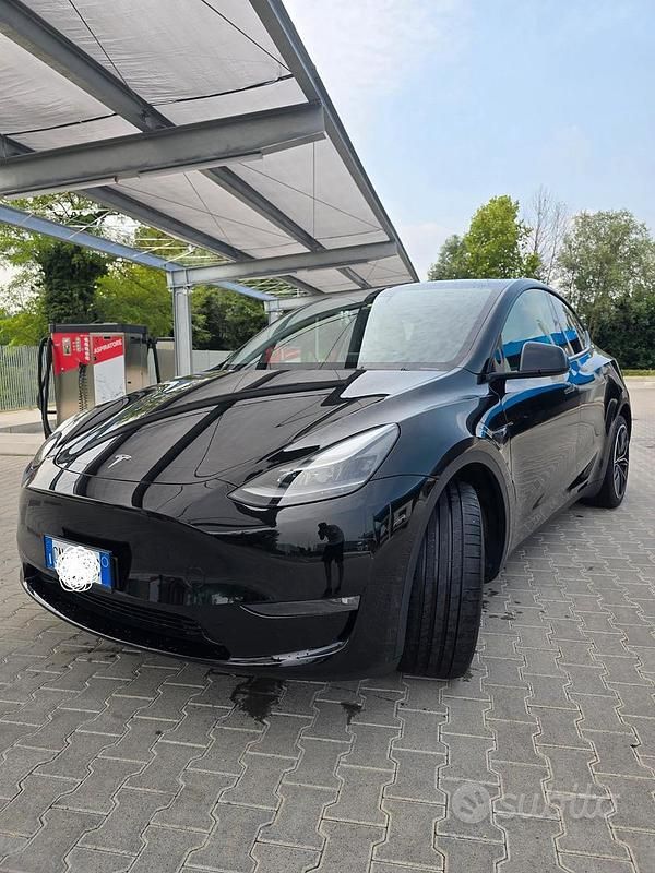 Usata Tesla Model Y Long Range AWD 22 kW (30 CV) 2023 Nero SUV