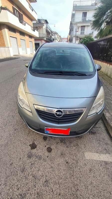 Usata Opel Meriva 110 CV (80 kW) 2011 Argento Monovolume