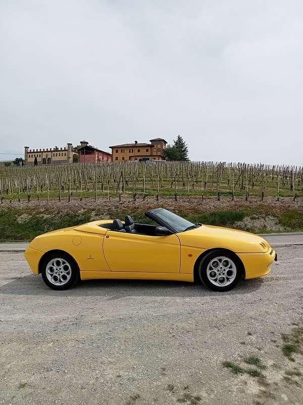 Second-hand Alfa Romeo Spider 150 CP (110 kW) 2002 Cabrio