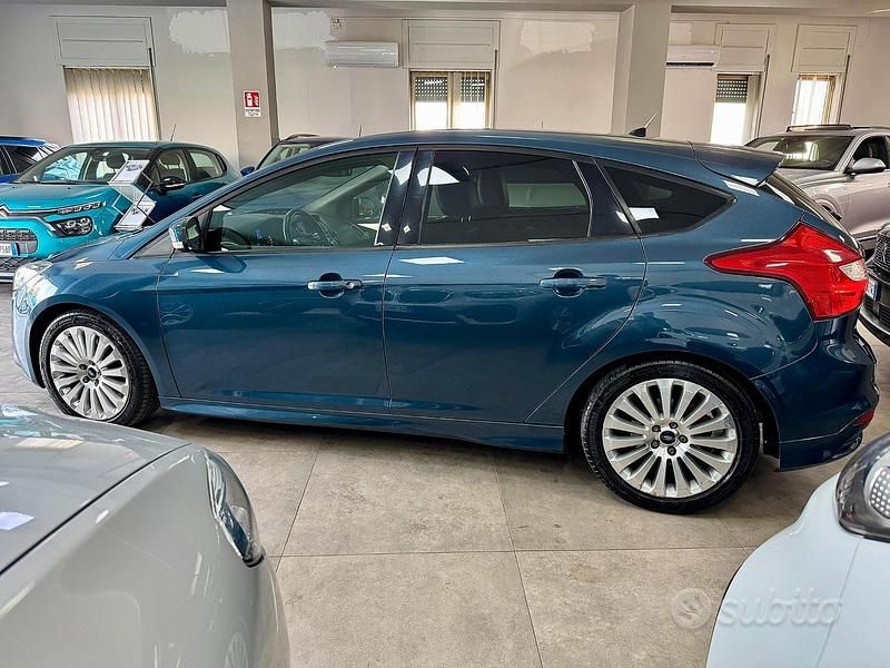 Usata Ford Focus ST 250 CV (183 kW) 2012 Blu Berlina
