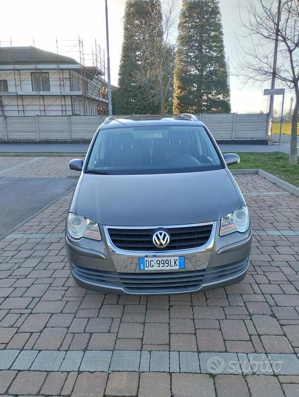 Usato 2007 VW Touran 1.4 Benzin 140 CV (5.900 €)