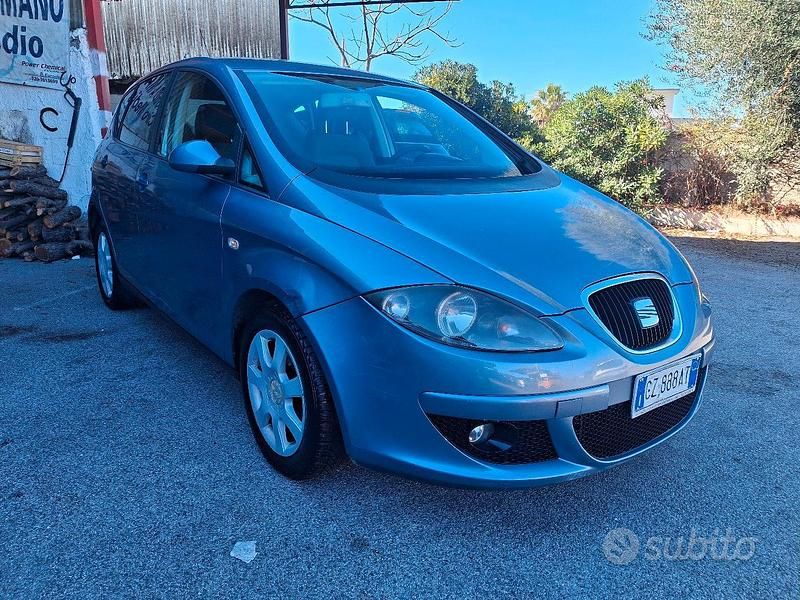 Grigio Usata 2005 Seat Altea Monovolume | 3199 € (Buon prezzo) - Immagine 1/4