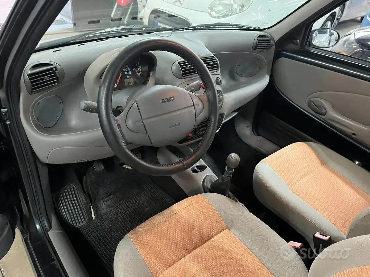 Usata Fiat 600 54 CV (39 kW) 2005 Nero Utilitaria