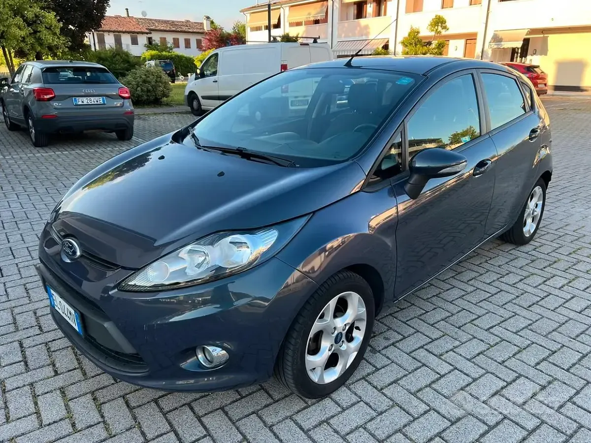 Second-hand Ford Fiesta 2012 Berlinǎ