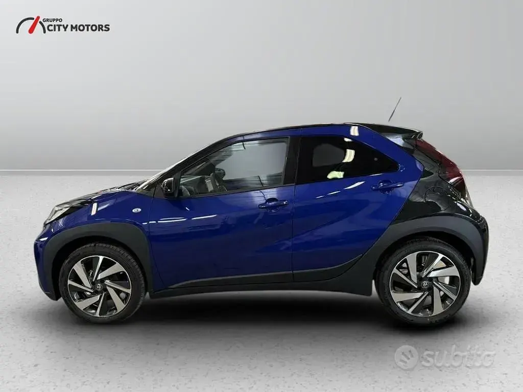 Usata Toyota Aygo X Lounge 72 CV (52 kW) 2024 Blu SUV