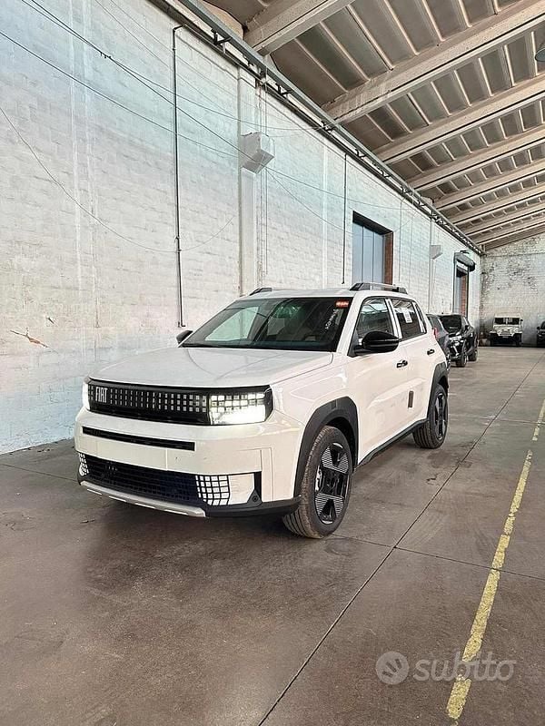 Nuova Fiat Grande Panda La Prima 110 CV (80 kW) 2025 Bianco pastello Utilitaria