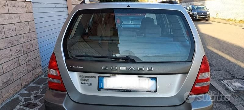 Usata Subaru Forester 2005 Grigio SUV