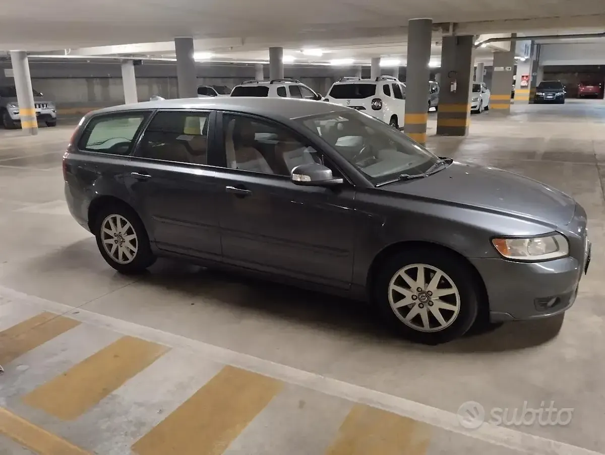 Usata Volvo V50 136 CV (100 kW) 2008 Grigio Station wagon