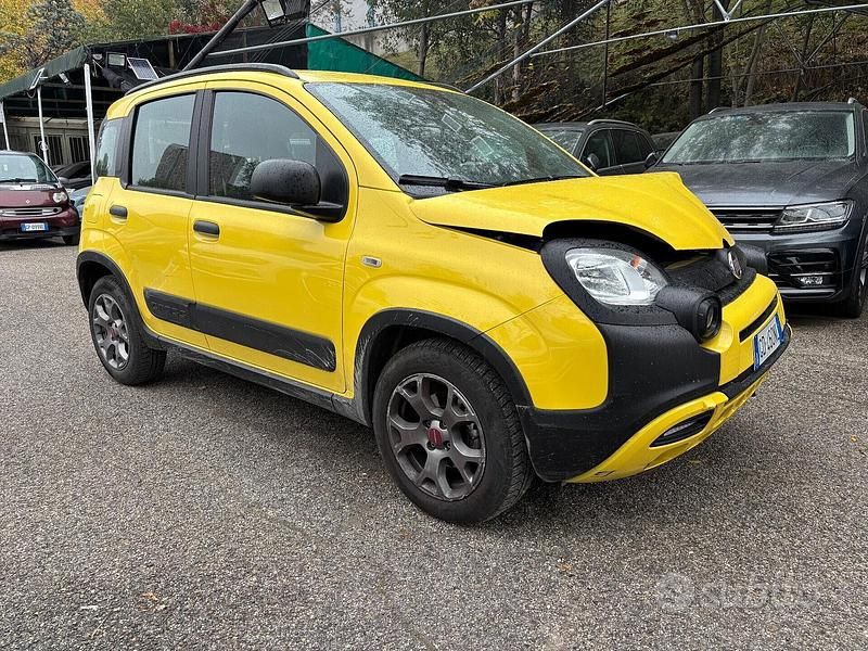 Giallo Usata 2021 Fiat Panda Cross Cross Due volumi | 7999 € - Immagine 1/4