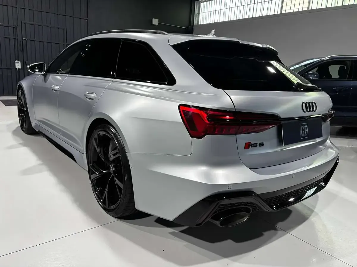 Usata Audi RS6 Ambiente 600 CV (441 kW) 2023 Argento Station wagon