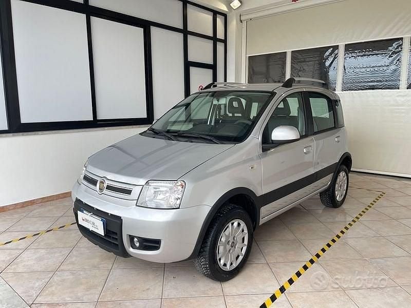 Usata Fiat Panda 4x4 Climbing 69 CV (50 kW) 2011 Utilitaria