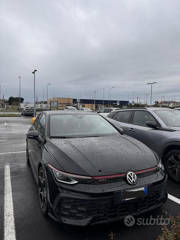 Usata VW Golf VIII GTI 265 CV (194 kW) 2025 Nero Utilitaria