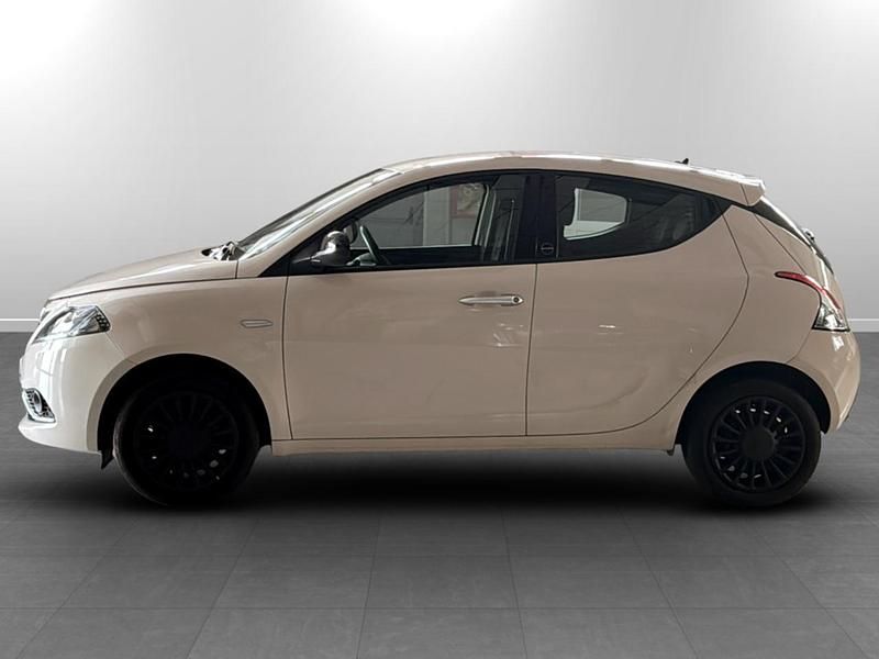 Usata Lancia Ypsilon Silver 69 CV (50 kW) 2021 Bianco Utilitaria