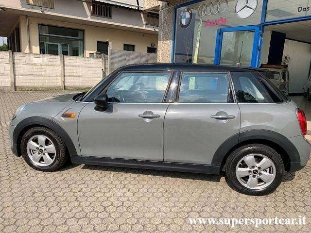 Usata Mini Cooper D 116 CV (85 kW) 2015 Grigio pastello Utilitaria