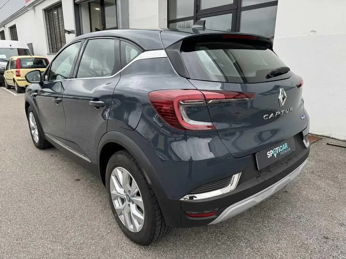 Second-hand Renault Captur Intens 160 CP (117 kW) 2021 Gri SUV