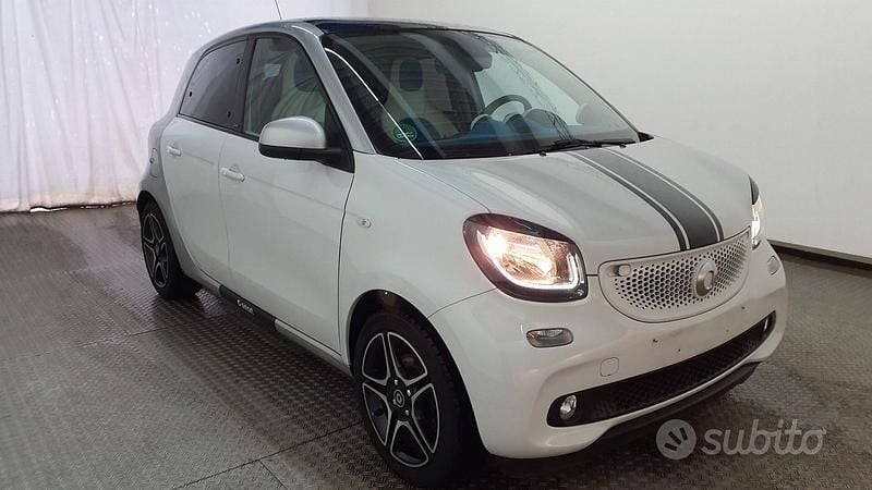 Usata Smart ForFour Proxy 70 CV (51 kW) 2015 Blu Utilitaria