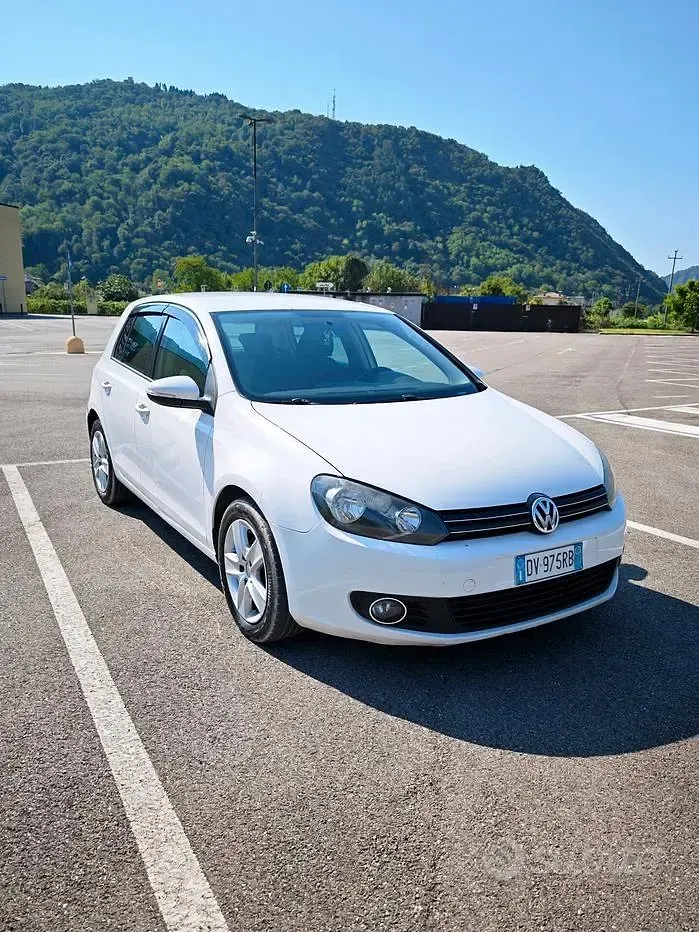Usata VW Golf VI Comfortline 110 CV (80 kW) 2009 Bianco Utilitaria