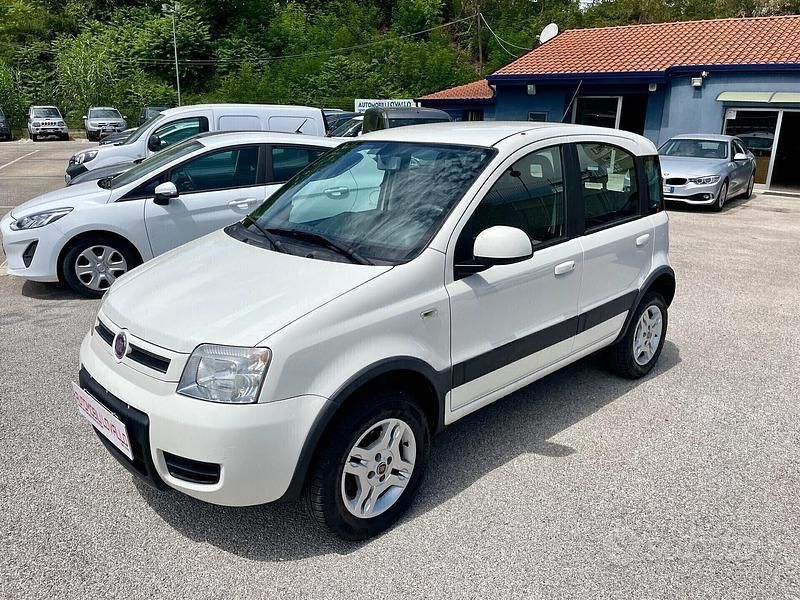 Bianco Usata 2012 Fiat Panda 4x4 Due volumi | 8490 € (Ottimo prezzo) - Immagine 1/4