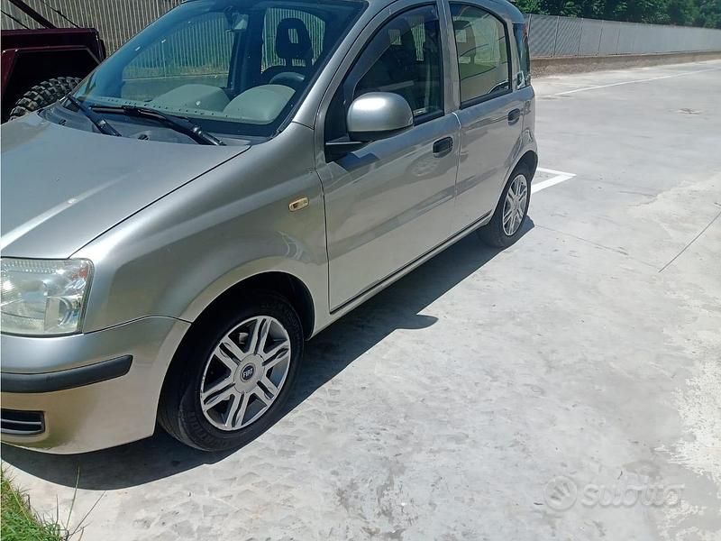Begagnad Fiat Panda 2005 Grå Halvkombi