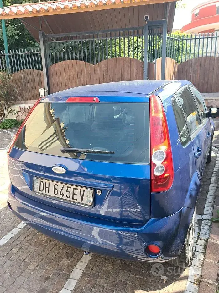 Usata Ford Fiesta 68 CV (50 kW) 2007 Bluazzurro Utilitaria