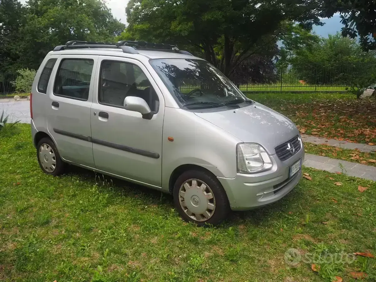 Usata Opel Agila 75 CV (55 kW) 2003 Grigio Monovolume