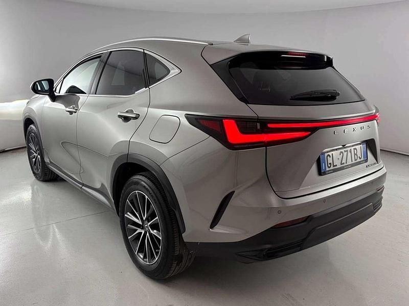 Usata Lexus NX200t 190 CV (139 kW) 2022 Argento SUV