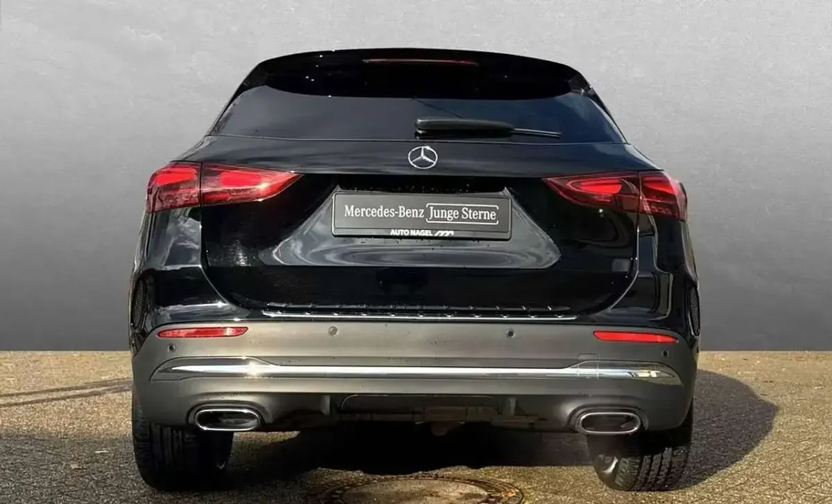 Usado Mercedes GLA200 AMG 163 CV (119 kW) 2025 Negro SUV