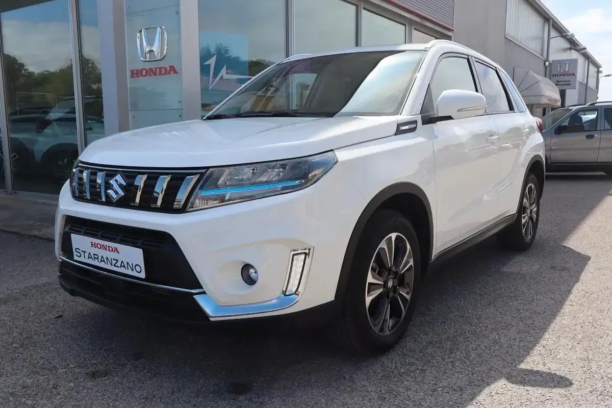Usata Suzuki Vitara 129 CV (94 kW) 2023 Bianco SUV