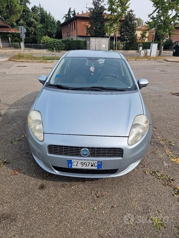 Grigio Usata 2006 Fiat Grande Punto Due volumi | 900 € (Super prezzo) - Immagine 1/4