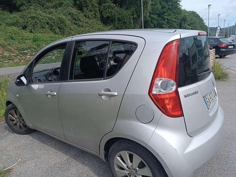 Usata Suzuki Splash 58 CV (42 kW) 2010 Argento Utilitaria