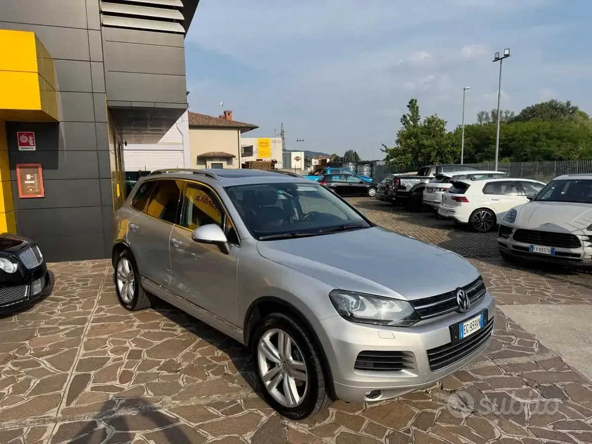 Usata VW Touareg 239 CV (175 kW) 2011 Grigio SUV