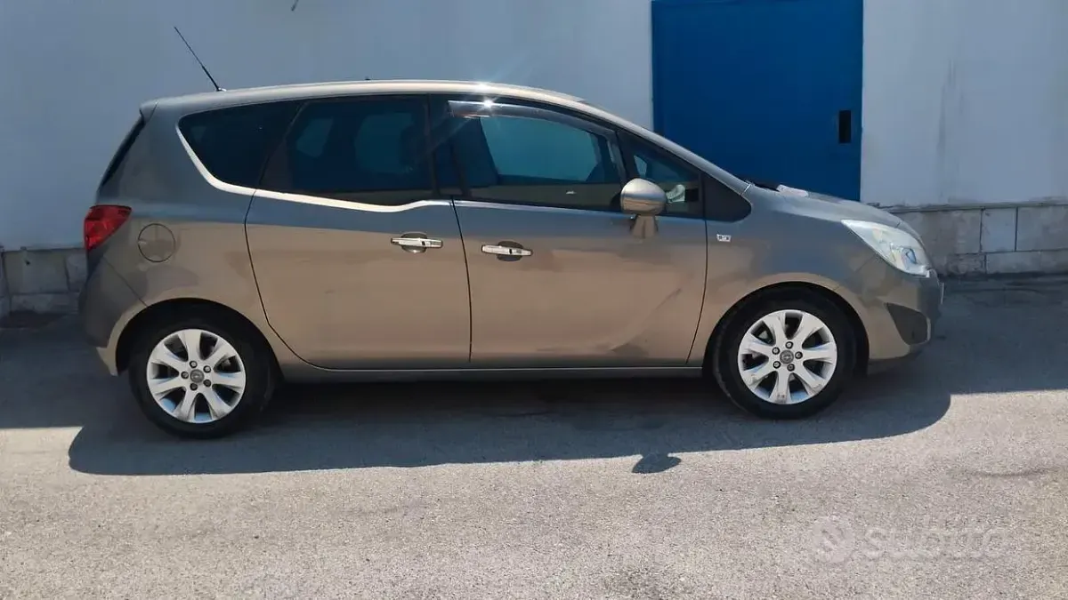 Usata Opel Meriva 95 CV (69 kW) 2011 Grigio Monovolume