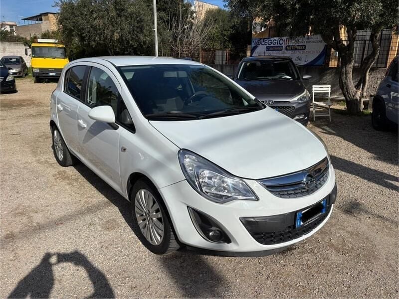Usata Opel Corsa Cosmo 95 CV (69 kW) 2011 Bianco Berlina