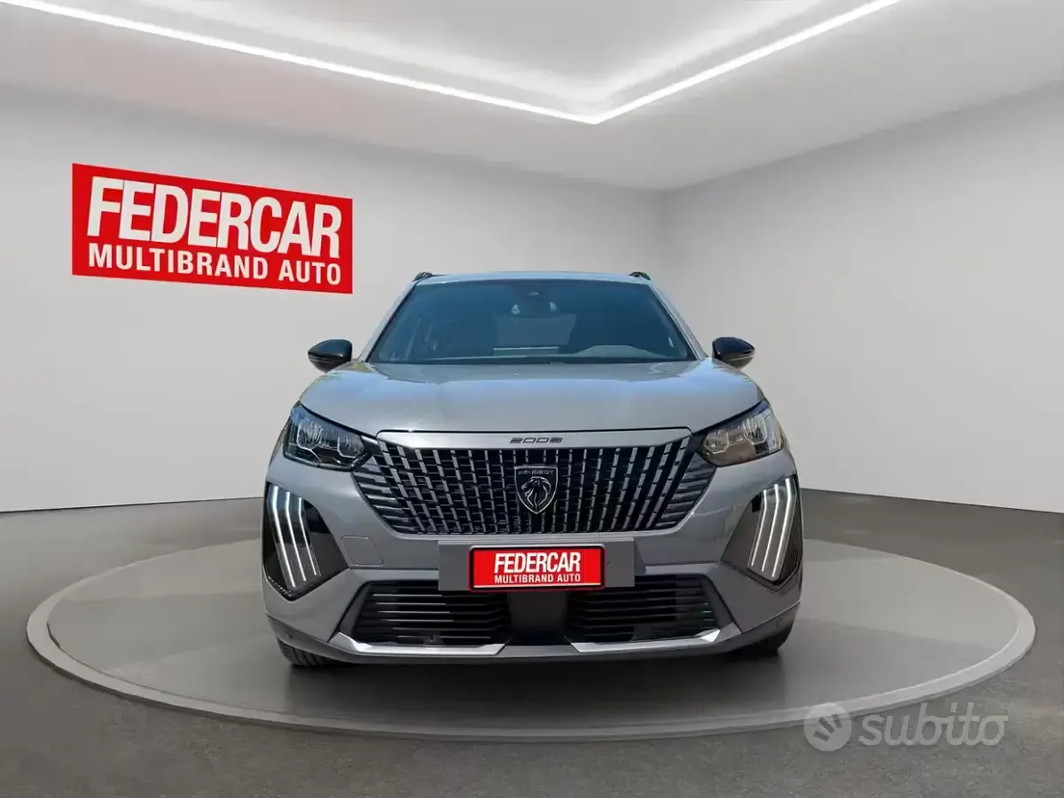 Usata Peugeot 2008 Allure 100 CV (73 kW) 2024 Grigio SUV