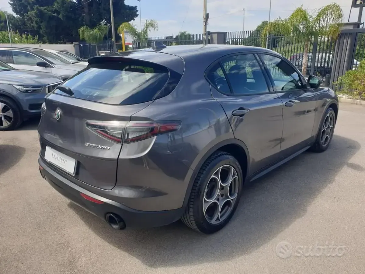 Usata Alfa Romeo Stelvio 160 CV (117 kW) 2023 Grigio SUV